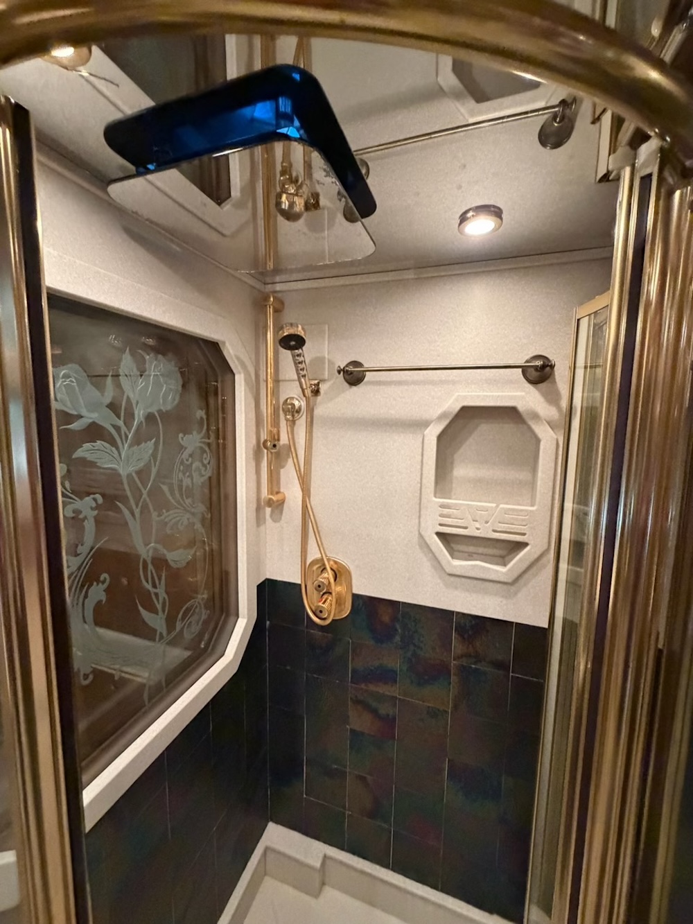 2003 Prevost Featherlite H3-45 For Sale