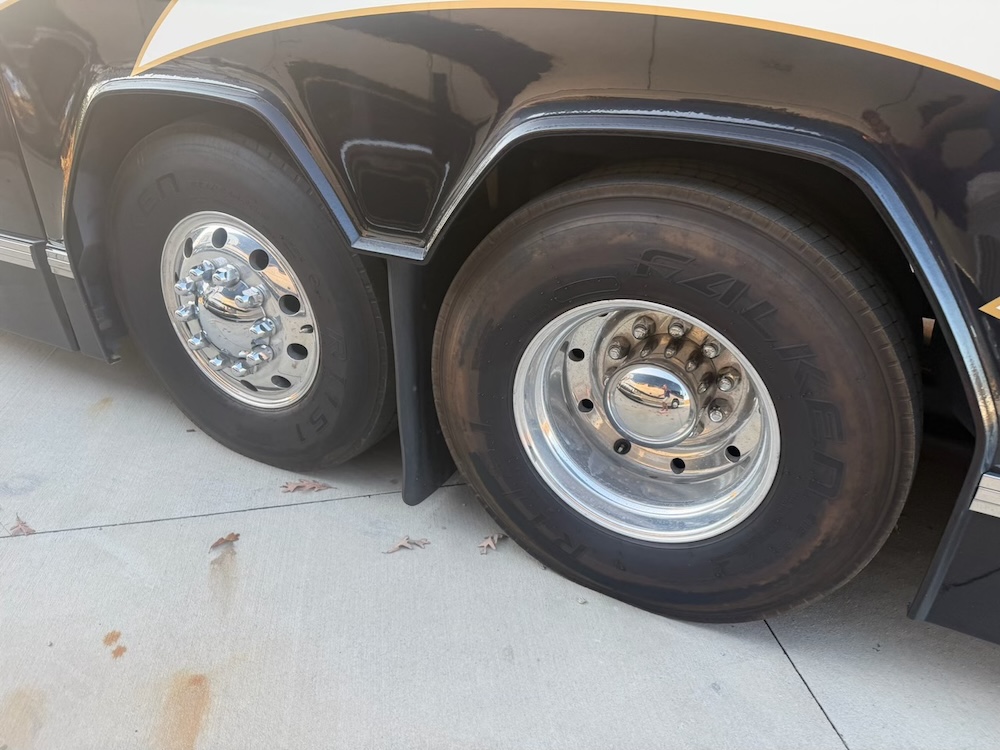 2003 Prevost Featherlite H3-45 For Sale