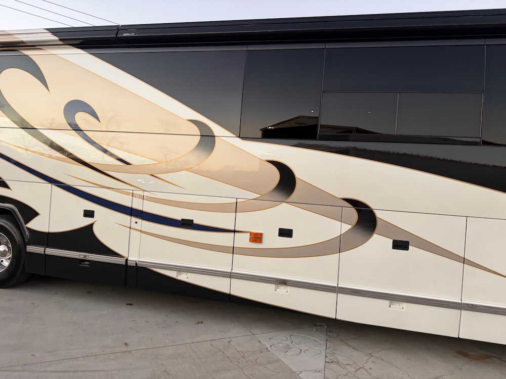 2003 Prevost Featherlite H3-45 For Sale