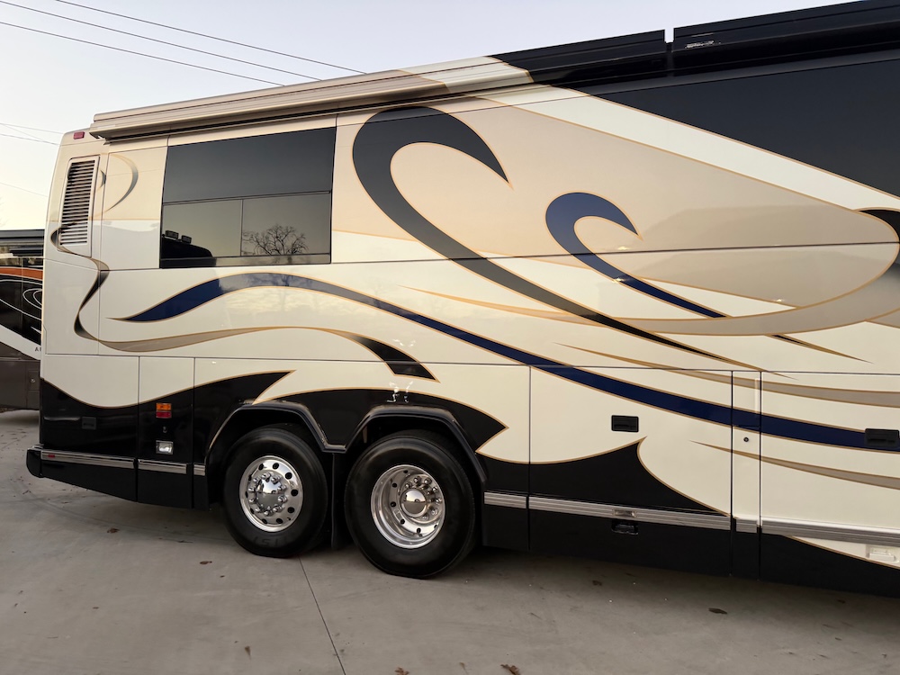 2003 Prevost Featherlite H3-45 For Sale