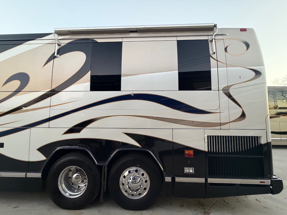 2003 Prevost Featherlite H3-45 For Sale