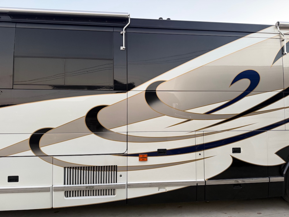 2003 Prevost Featherlite H3-45 For Sale