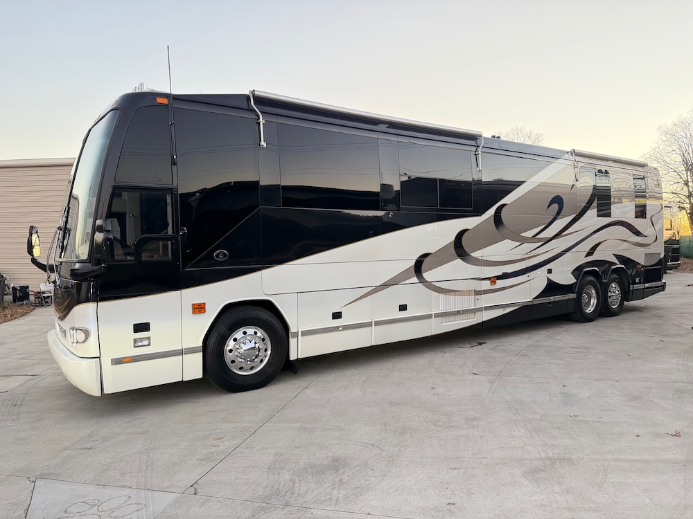 2003 Prevost Featherlite H3-45 For Sale