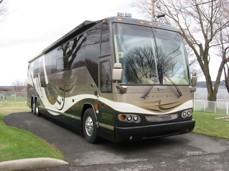 2004 Prevost Featherlite H3-45