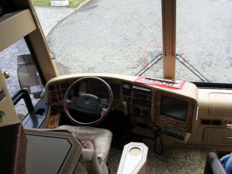 2004 Prevost Featherlite H3-45