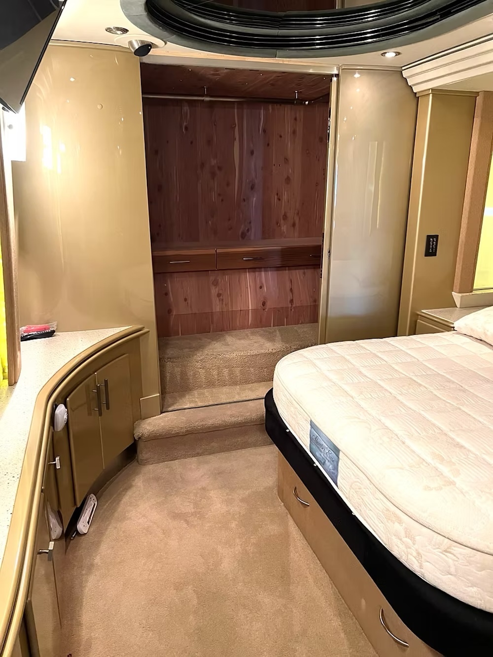 2004 Prevost Country Coach XLII For Sale