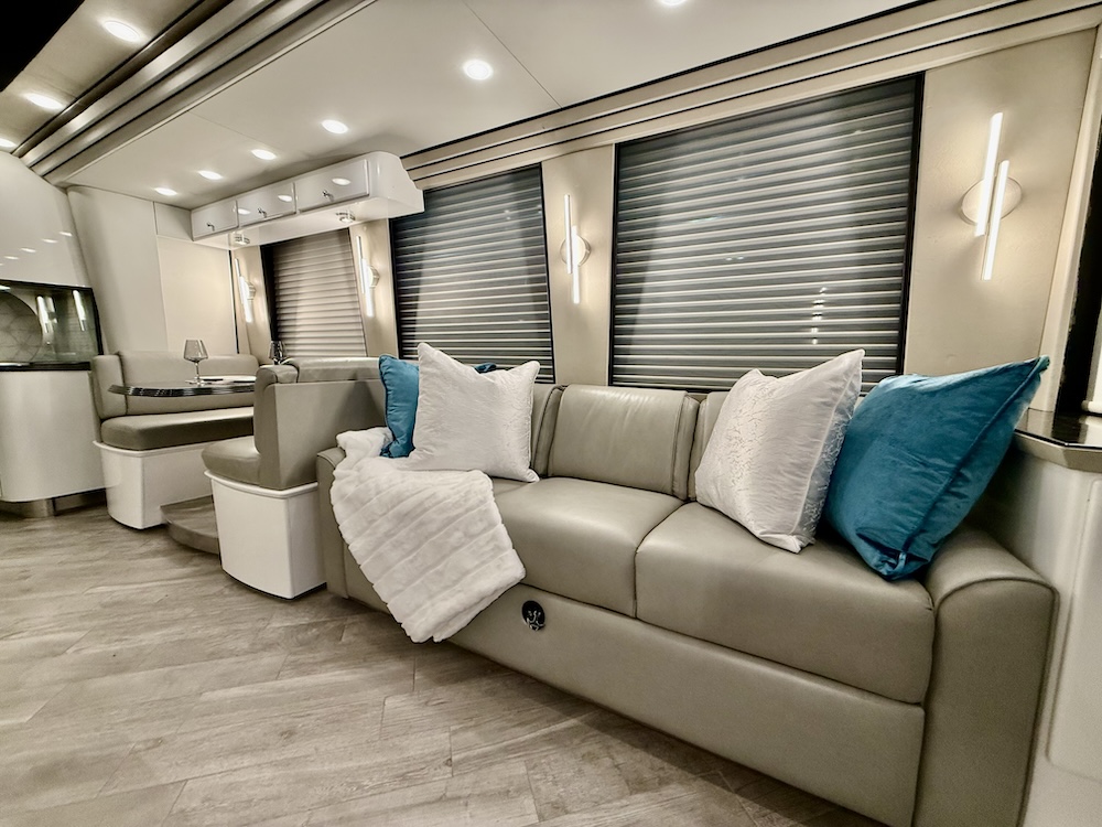 2004 Prevost Country Coach XLII For Sale