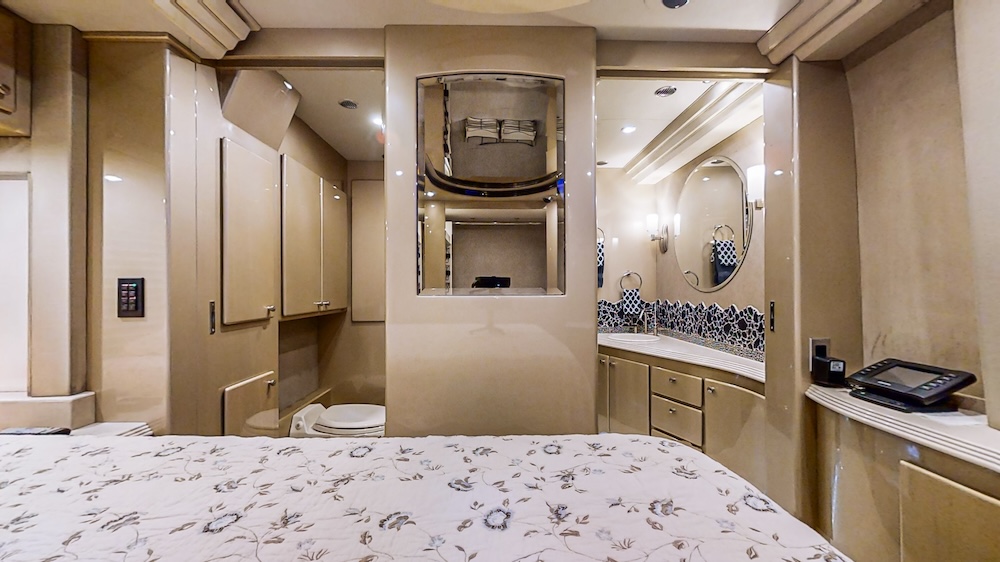 2004 Prevost Country Coach XLII For Sale