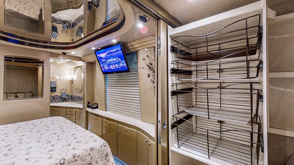 2004 Prevost Country Coach XLII For Sale