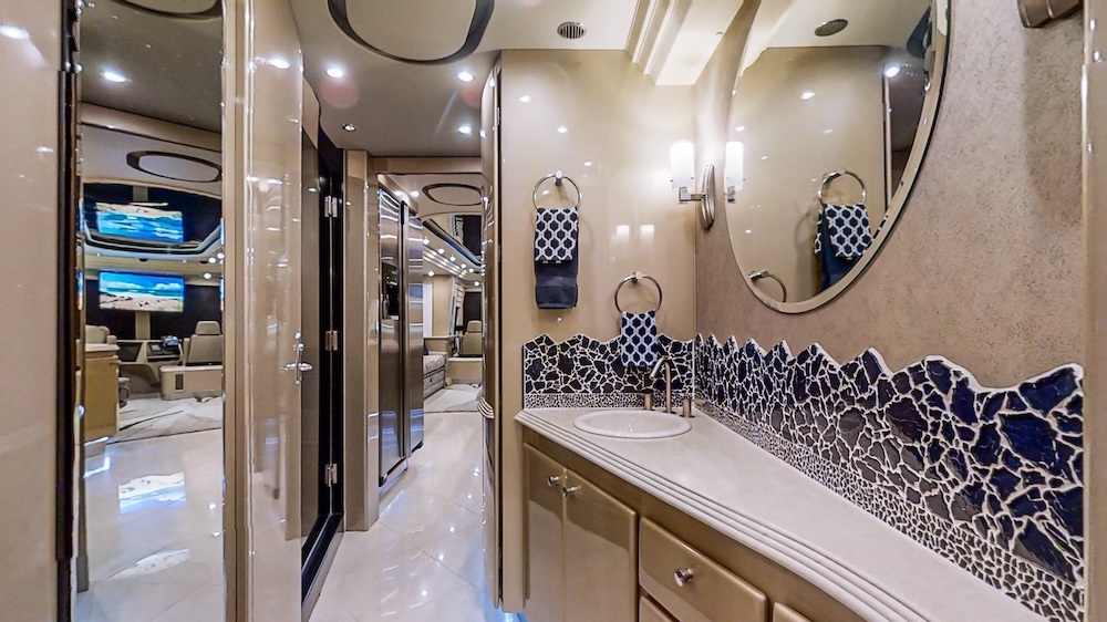 2004 Prevost Country Coach XLII For Sale