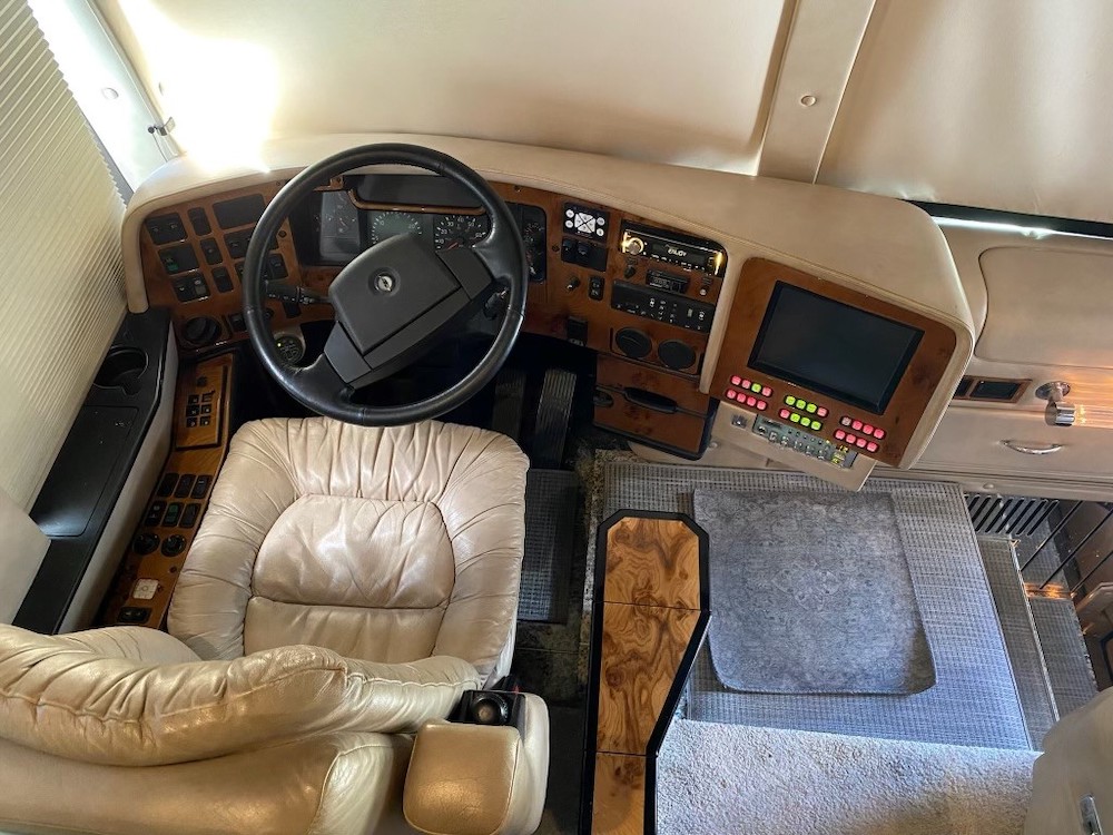 2004 Prevost Featherlite H3-45 For Sale