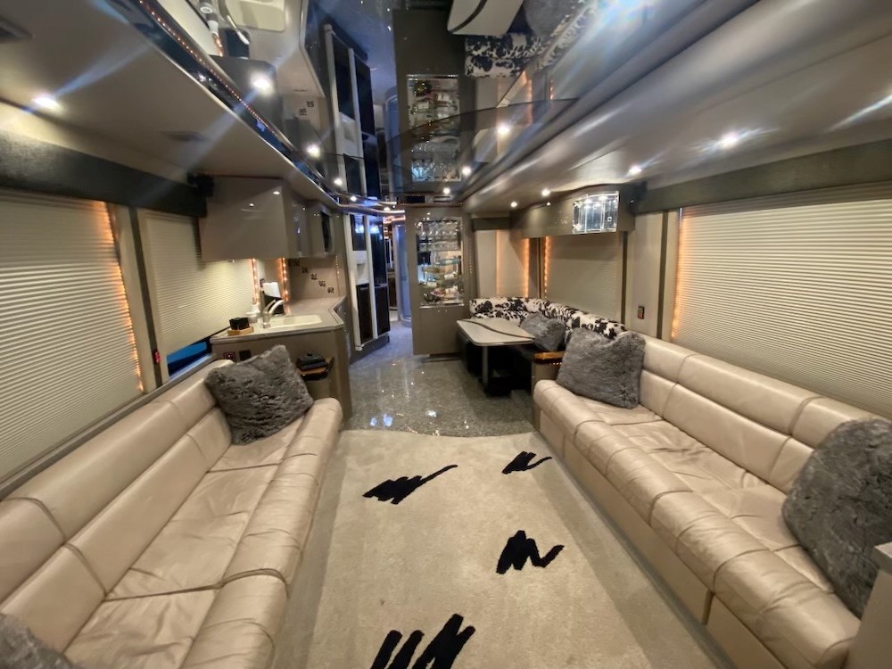 2004 Prevost Featherlite H3-45 For Sale