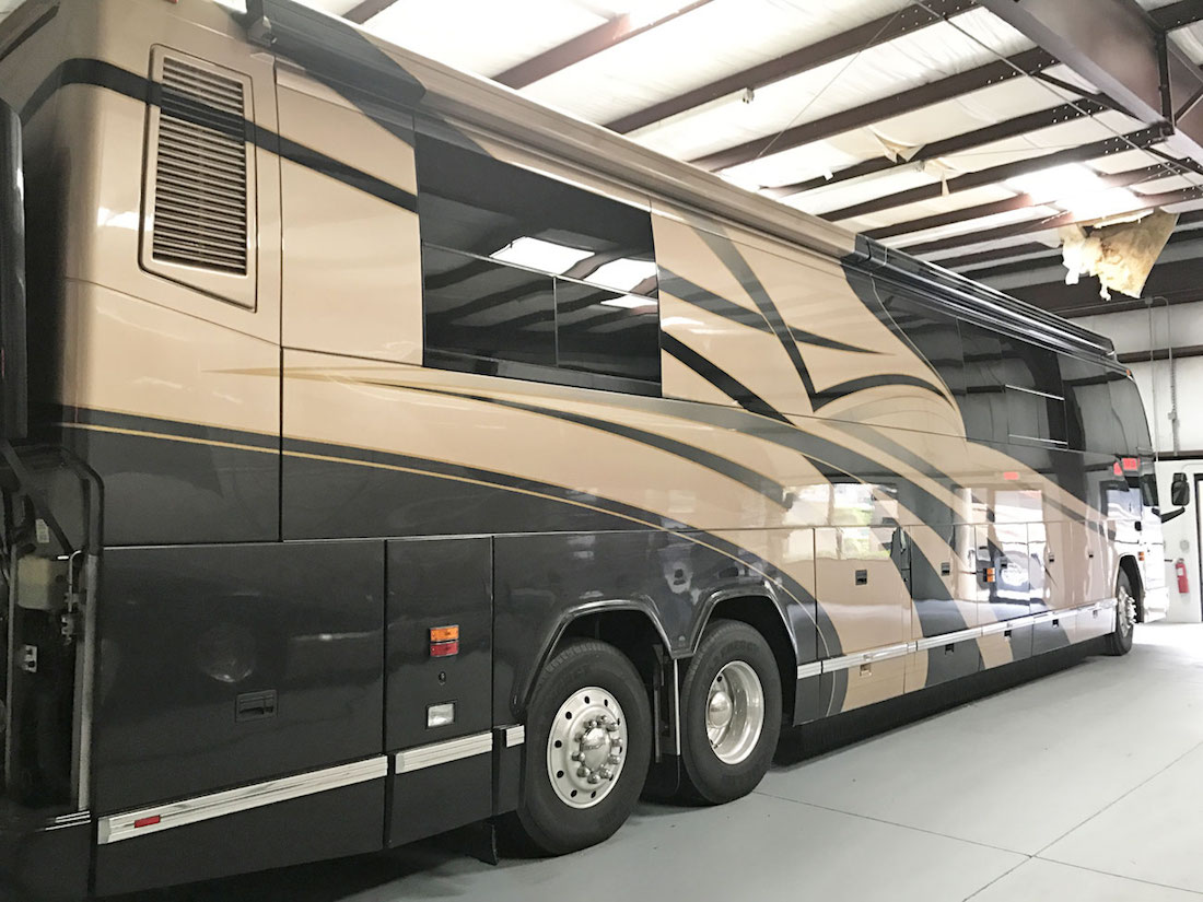 2004 Prevost Featherlite H3-45 For Sale