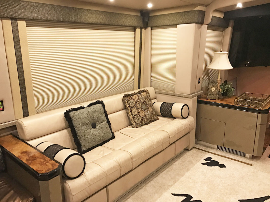 2004 Prevost Featherlite H3-45 For Sale