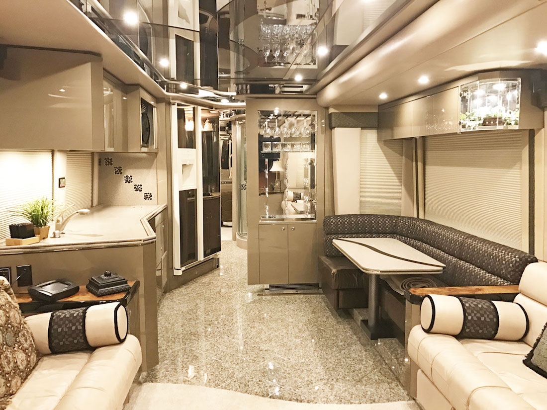 2004 Prevost Featherlite H3-45 For Sale