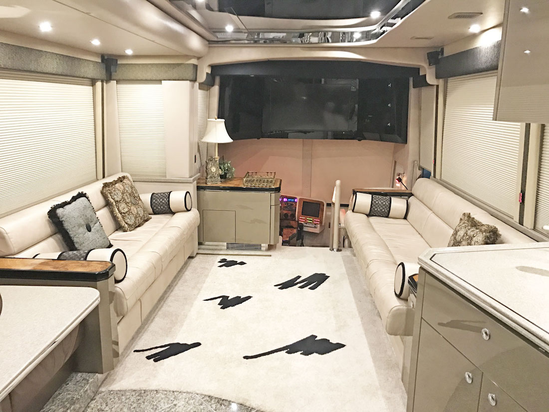 2004 Prevost Featherlite H3-45 For Sale