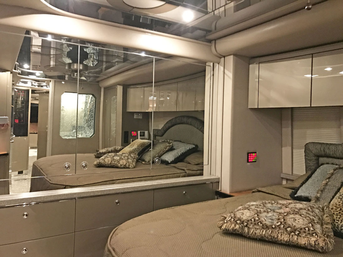 2004 Prevost Featherlite H3-45 For Sale