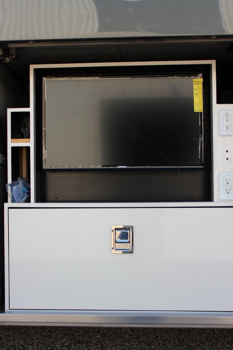 2004 Prevost Featherlite H3-45 For Sale