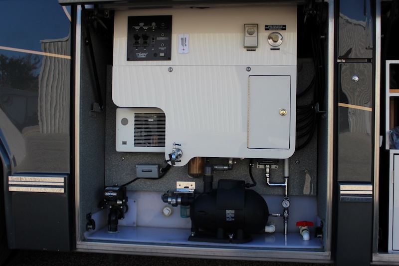 2004 Prevost Featherlite H3-45 For Sale