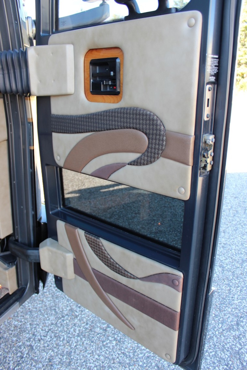 2004 Prevost Featherlite H3-45 For Sale