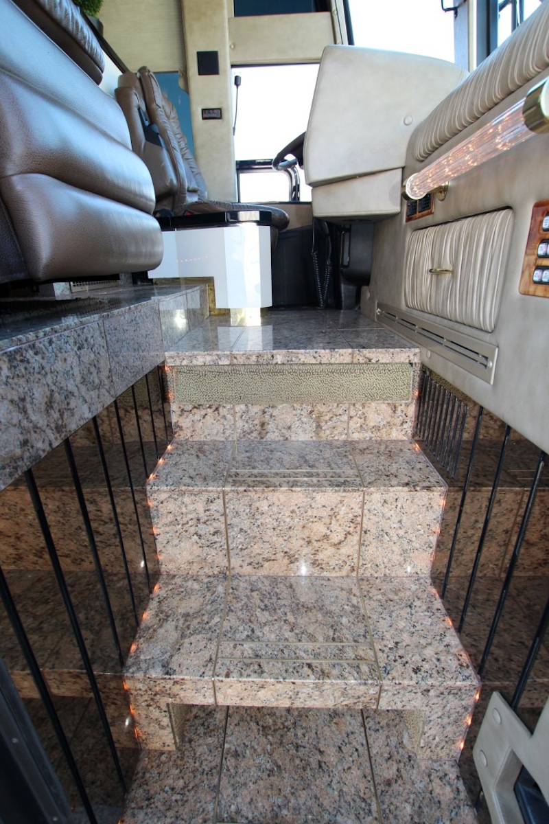 2004 Prevost Featherlite H3-45 For Sale