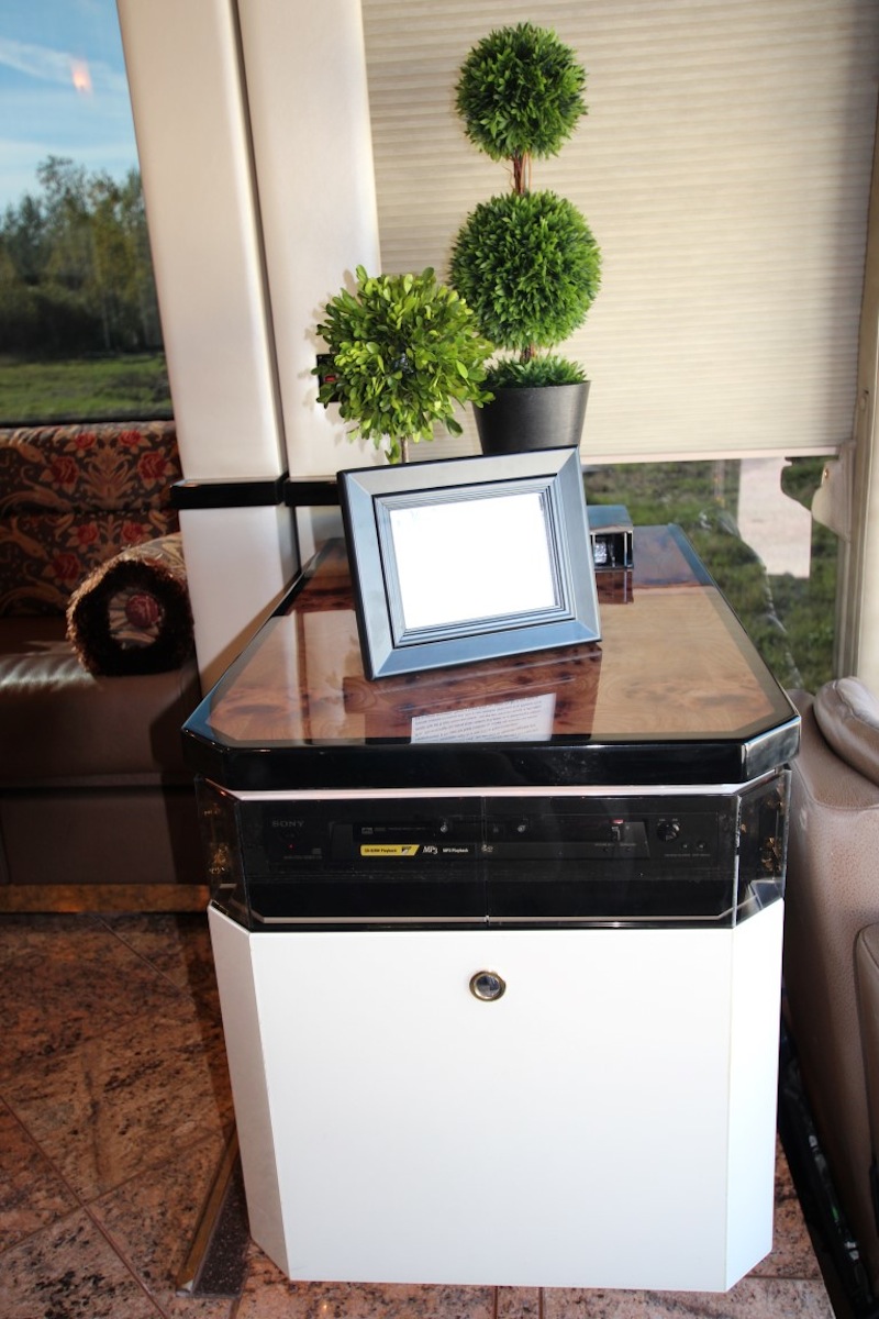 2004 Prevost Featherlite H3-45 For Sale