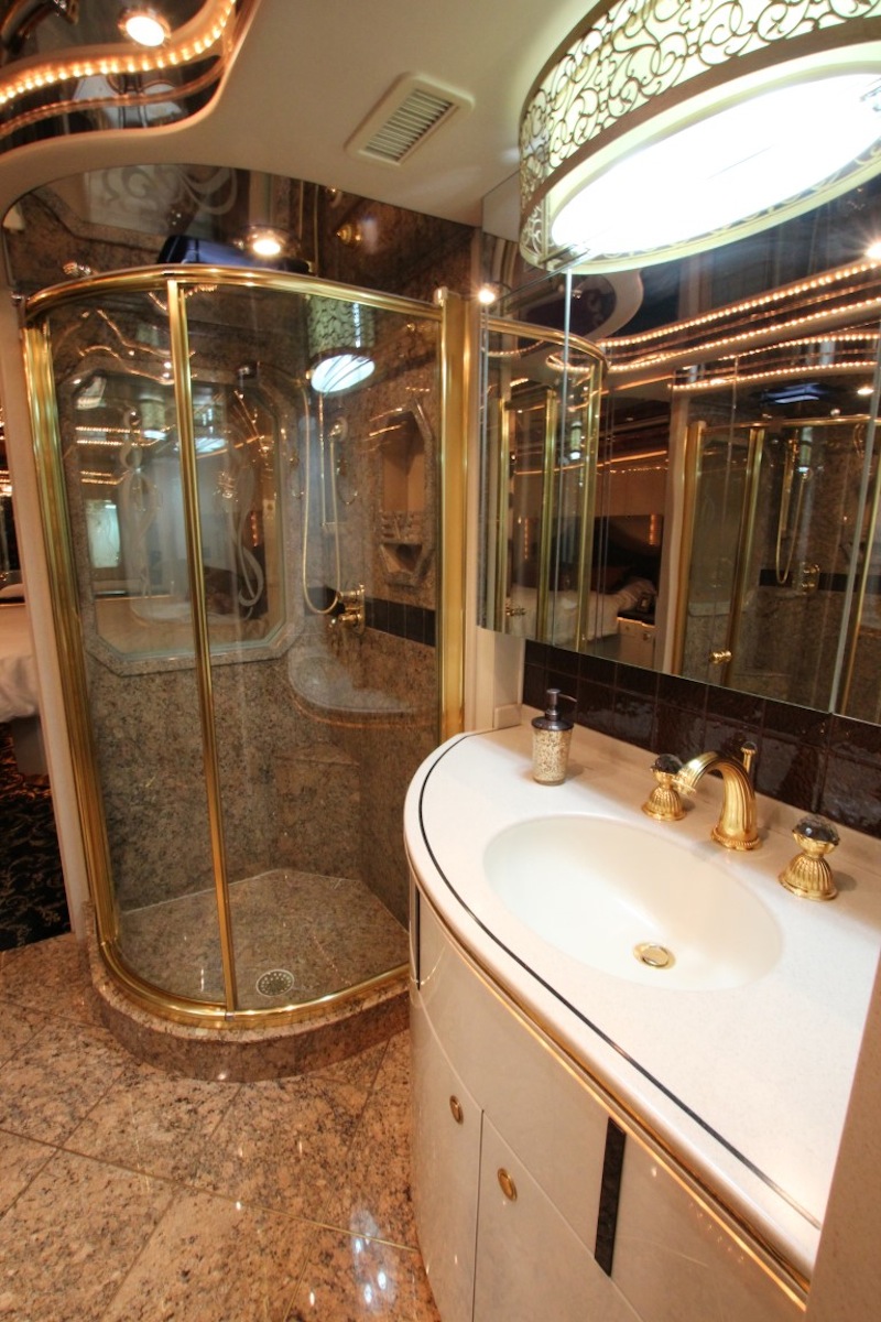 2004 Prevost Featherlite H3-45 For Sale