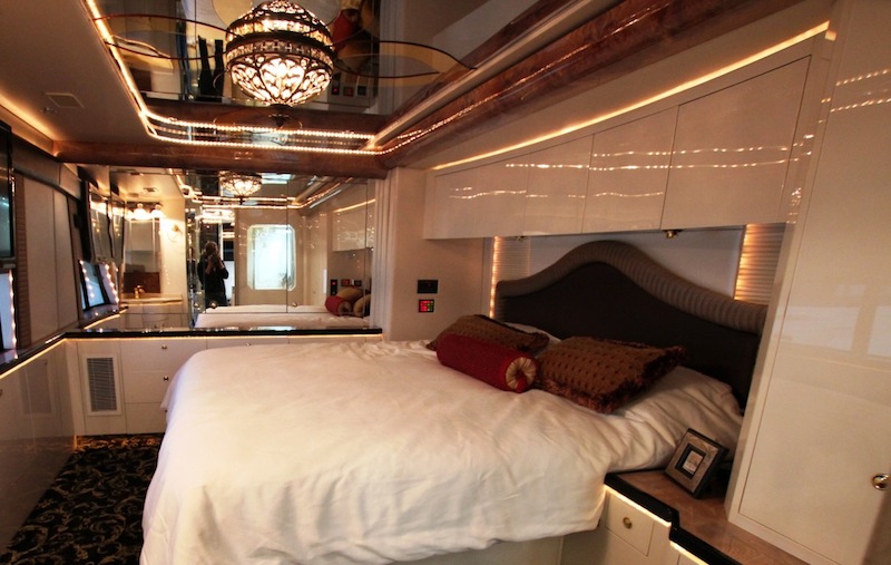 2004 Prevost Featherlite H3-45 For Sale