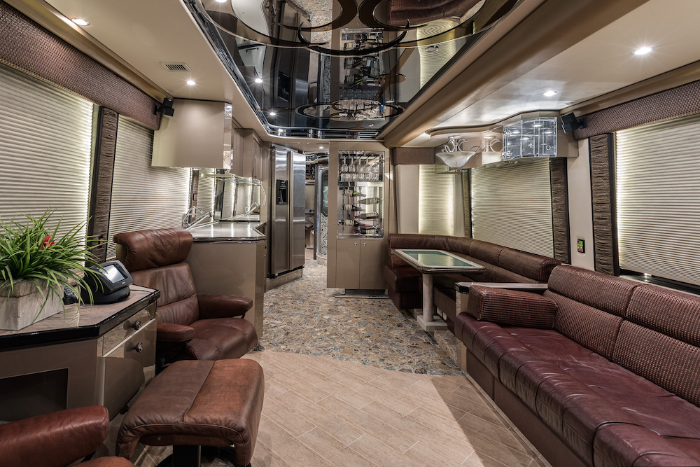 2004 Prevost Featherlite H3-45 For Sale