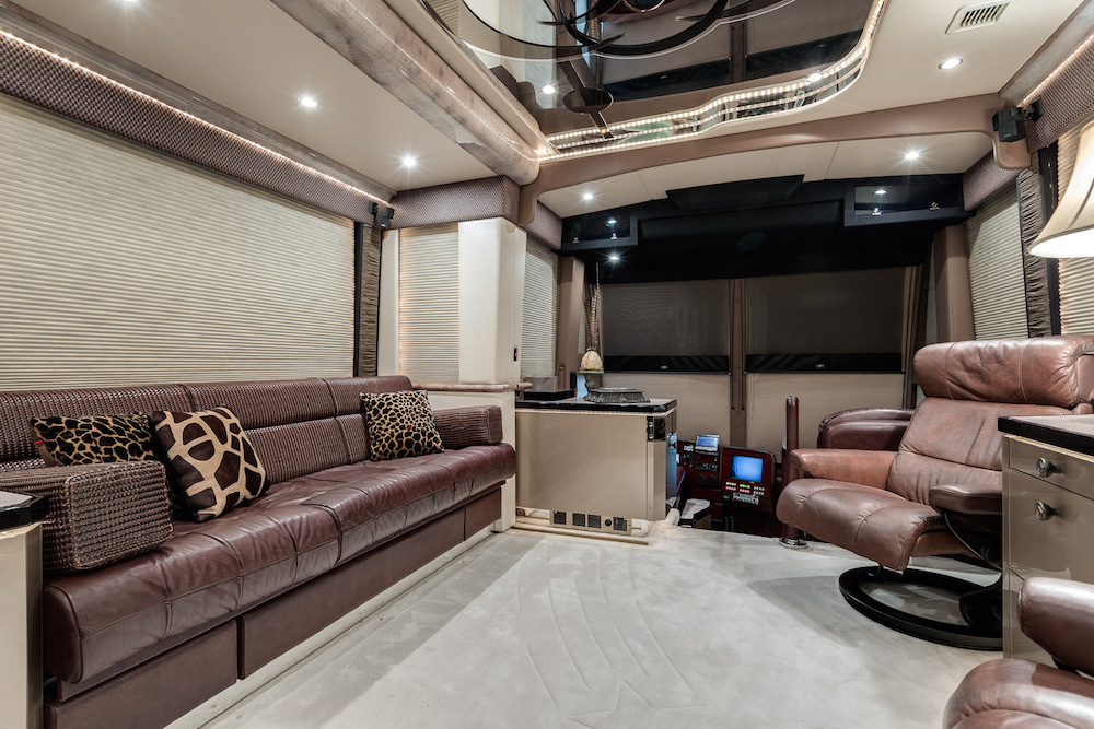 2004 Prevost Featherlite H3-45 For Sale