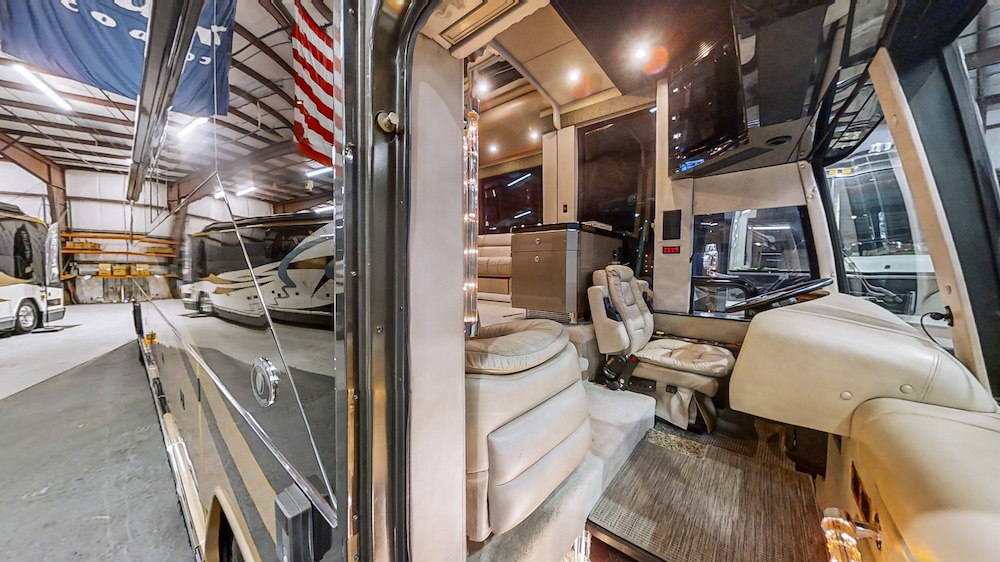 2004 Prevost Featherlite H3-45 For Sale