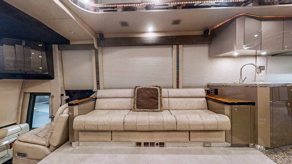 2004 Prevost Featherlite H3-45 For Sale