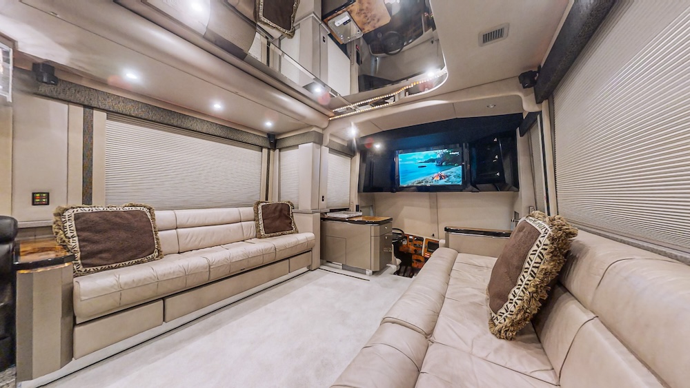 2004 Prevost Featherlite H3-45 For Sale