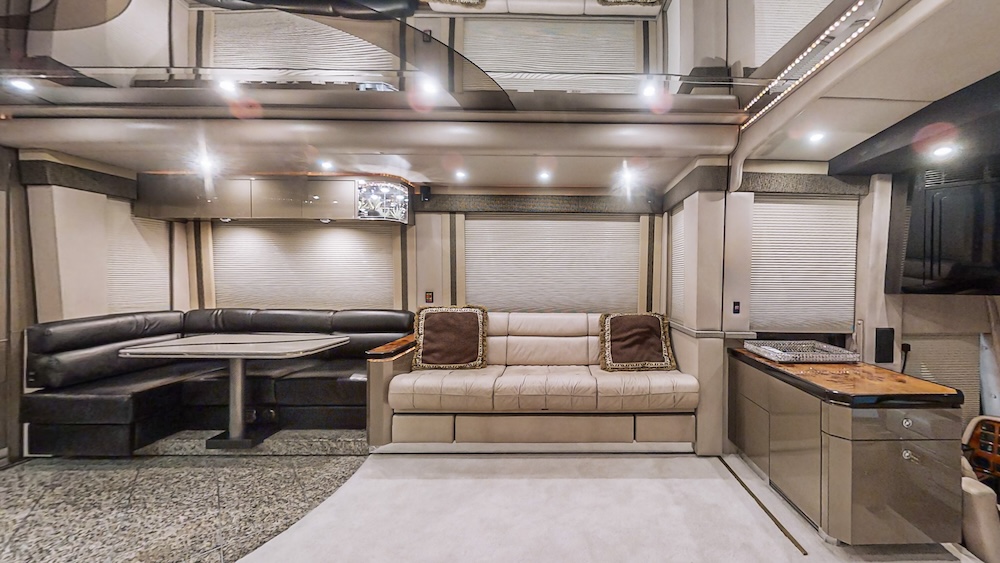 2004 Prevost Featherlite H3-45 For Sale