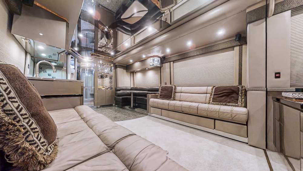 2004 Prevost Featherlite H3-45 For Sale