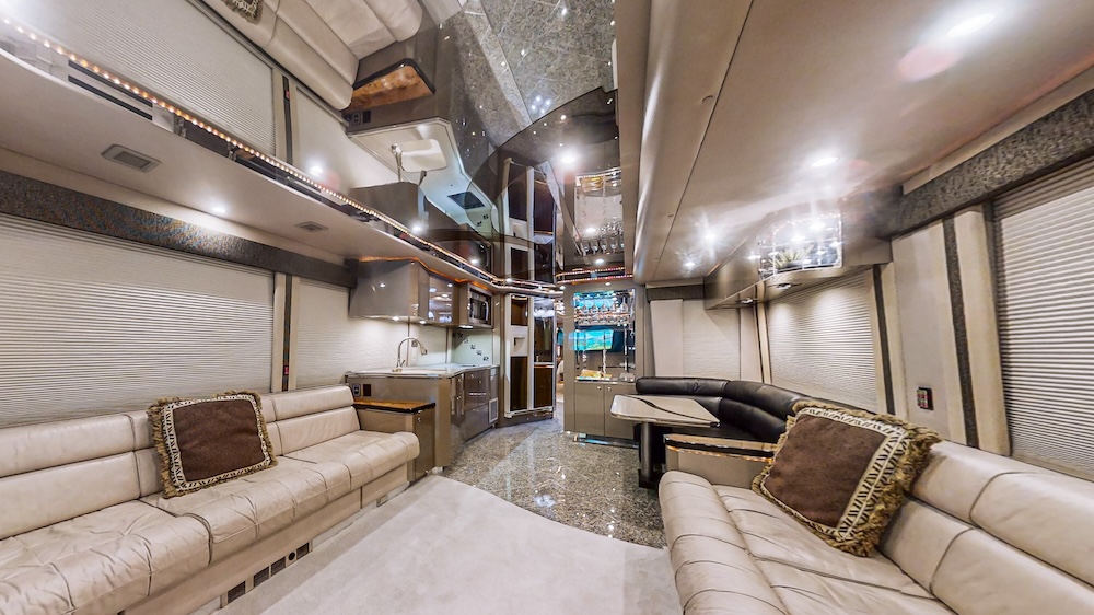 2004 Prevost Featherlite H3-45 For Sale