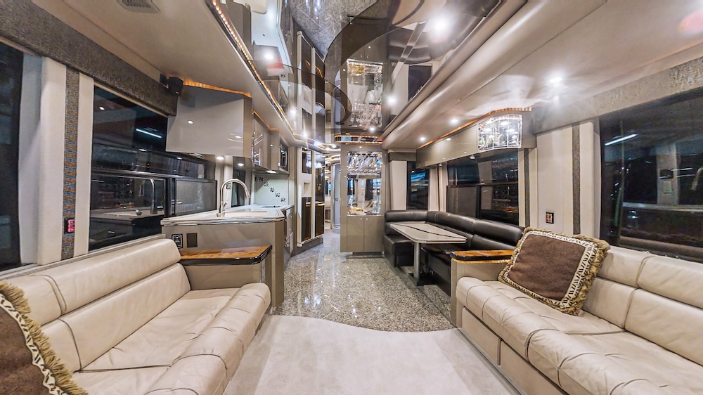 2004 Prevost Featherlite H3-45 For Sale