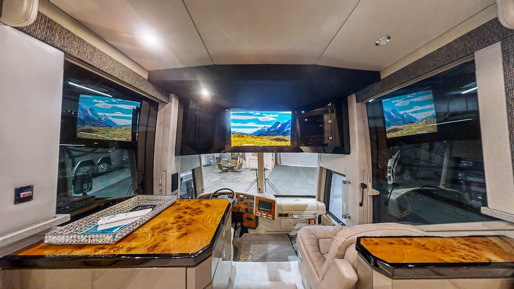 2004 Prevost Featherlite H3-45 For Sale