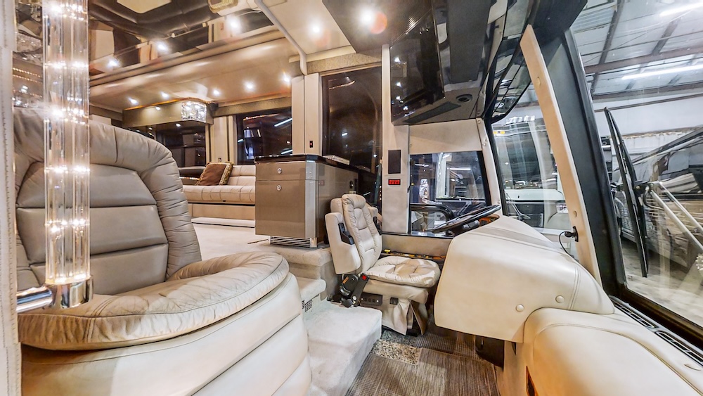 2004 Prevost Featherlite H3-45 For Sale