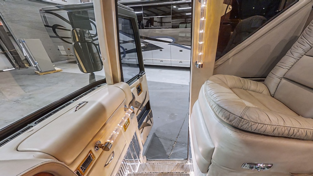 2004 Prevost Featherlite H3-45 For Sale