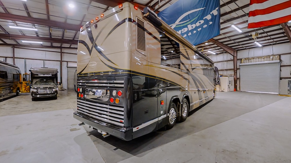 2004 Prevost Featherlite H3-45 For Sale