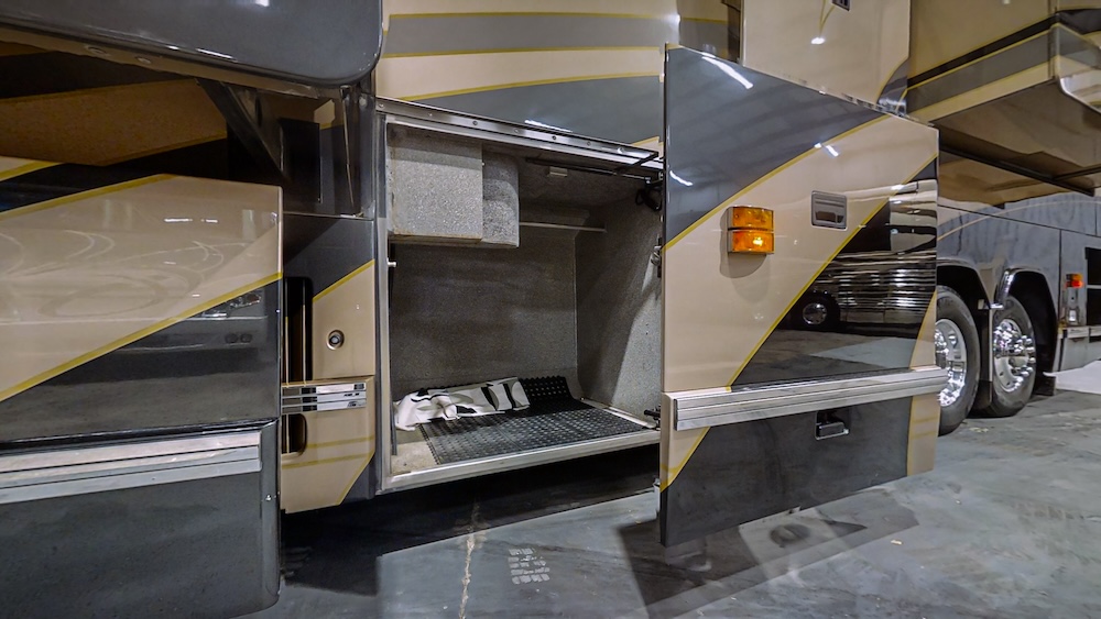 2004 Prevost Featherlite H3-45 For Sale