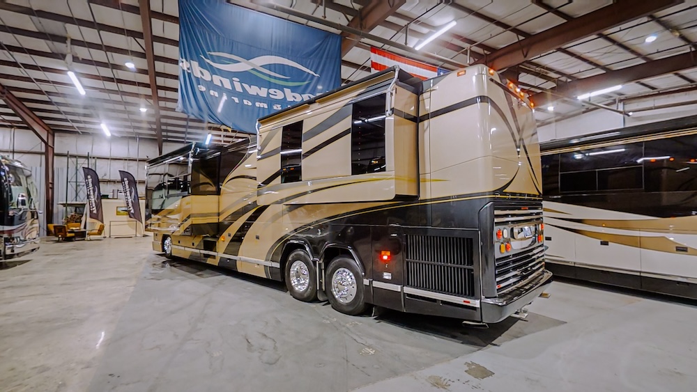 2004 Prevost Featherlite H3-45 For Sale