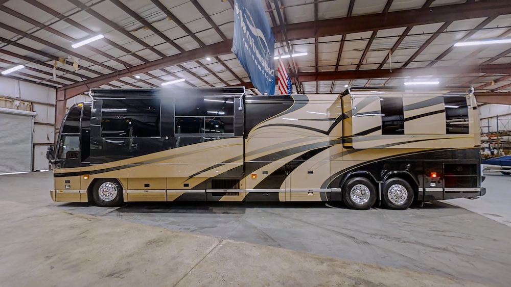 2004 Prevost Featherlite H3-45 For Sale