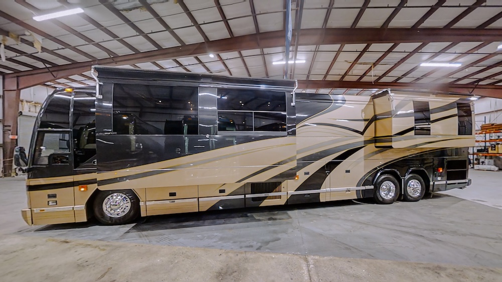 2004 Prevost Featherlite H3-45 For Sale