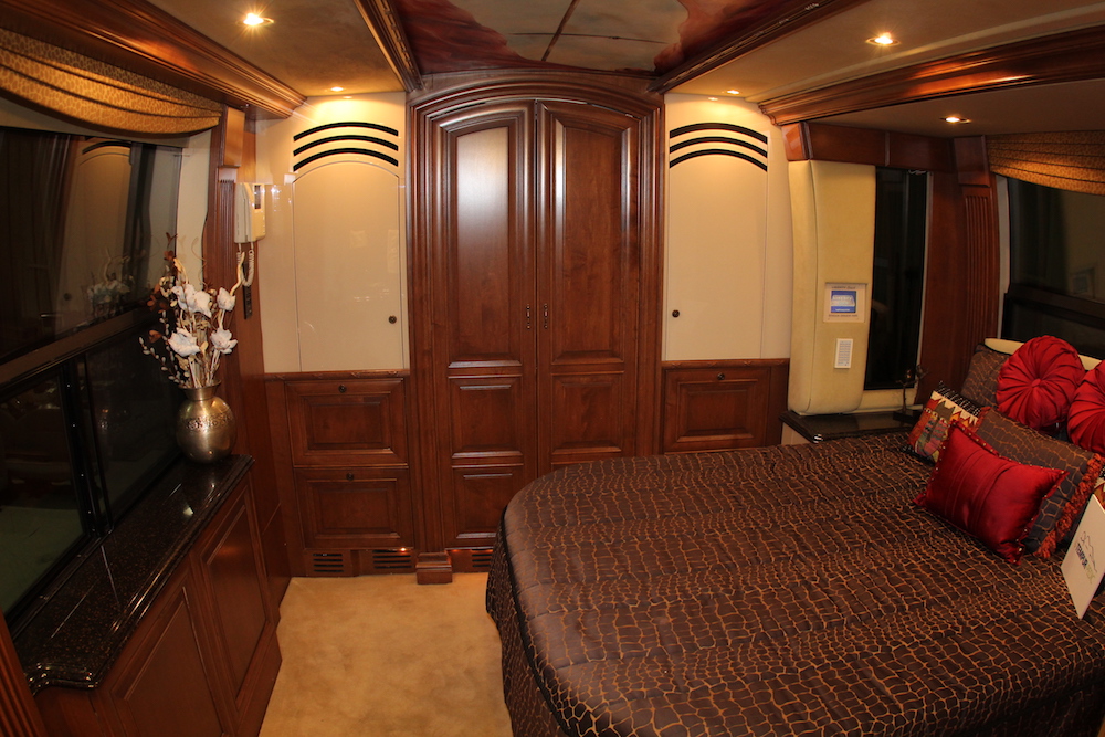 2004 Prevost Liberty H3-45 For Sale