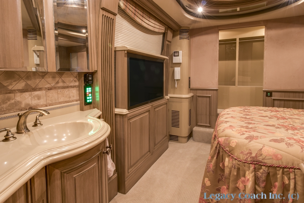 2004 Prevost Liberty XLII For Sale