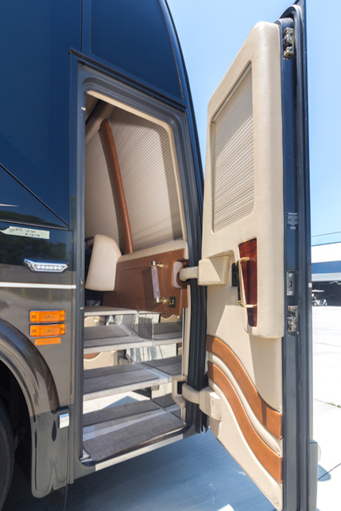 2004 Prevost Marathon H3-45 For Sale