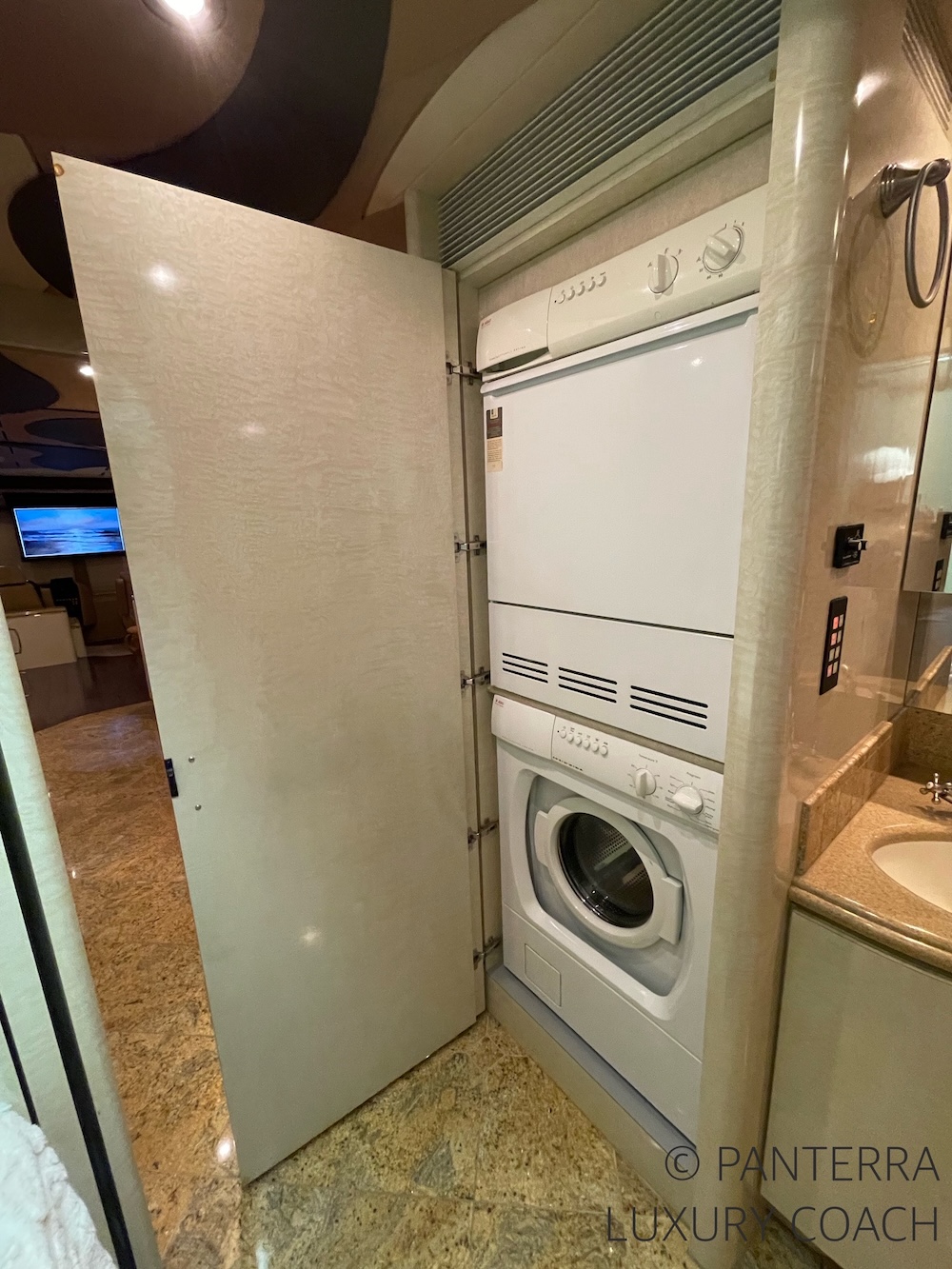 2004 Prevost Marathon XLII For Sale