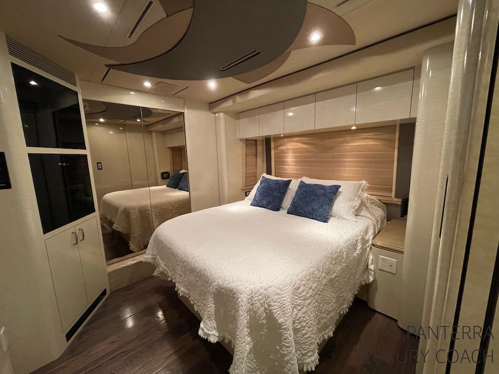 2004 Prevost Marathon XLII For Sale
